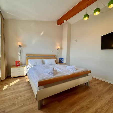 Apartment 380, Seepark *