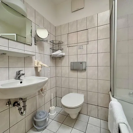 380, Seepark Apartment *